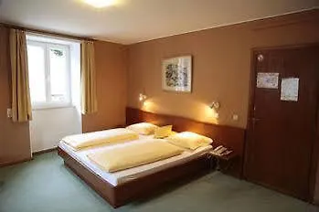 Heintz 3*